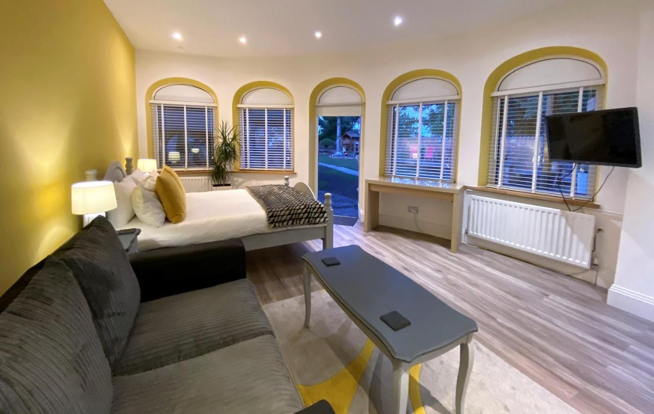 Harlestone Retreat (Adults Only) Hotel Нортхамптън Екстериор снимка